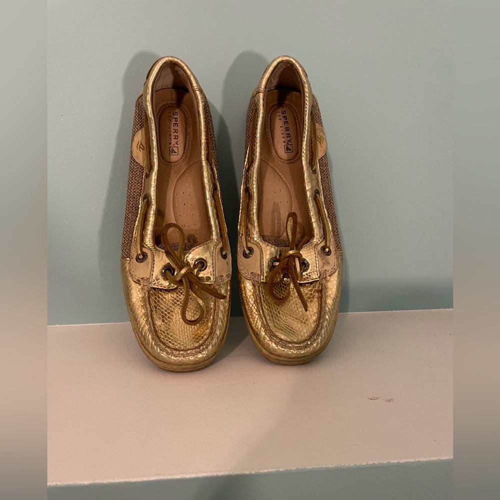 Woman’s gold Sperry angelfish boat shoes size 6.5